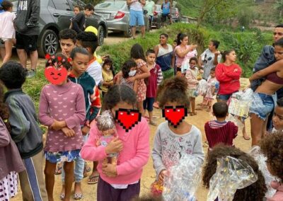 Dia das crianças entrega de brinquedos marcilac